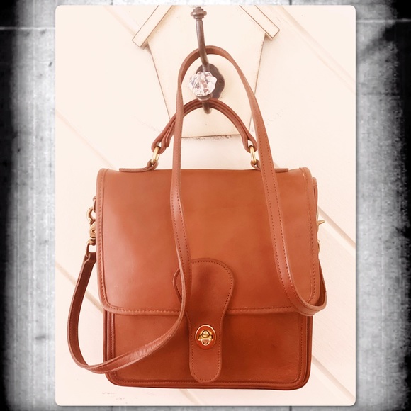 Coach Handbags - VINTAGE COACH BRITISH TAN STATION BAG 5130